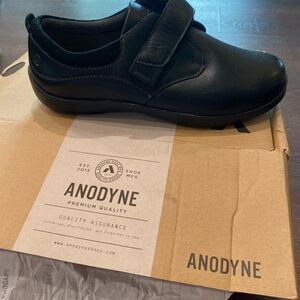 Anodyne Women's Black Flats